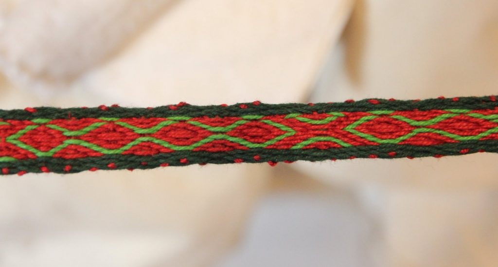 Tablet woven band in red and green cotton thread