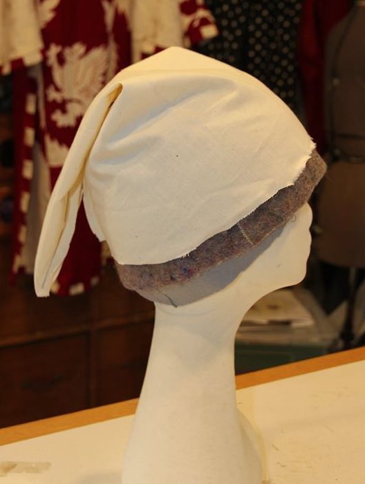 Head form with test version of hat