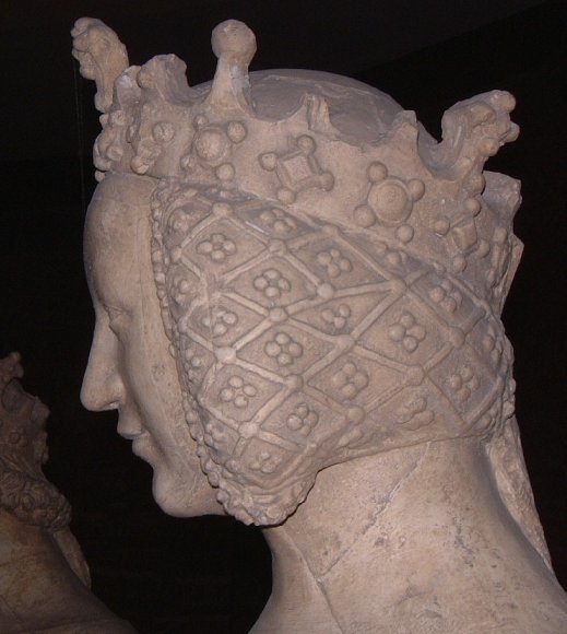 Picture of statue with caul headdress