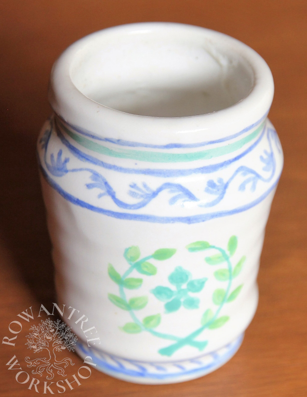 Small ceramic pot with flower and wreath design